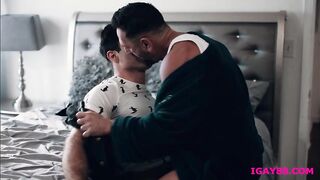 Hunk gays Armond Rizzo and Zario Travezz trade deepthroat bj